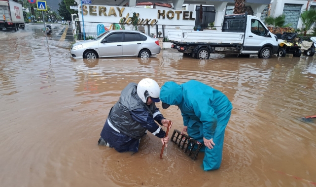 Marmaris’te yağmur mesaisi sürüyor
