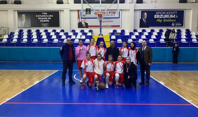 Mehmet Akif’in perileri şampiyon