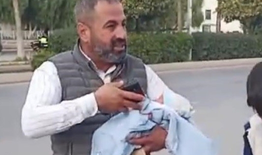 Mersin'de çöp konteyneri yakınında yeni doğmuş bebek bulundu