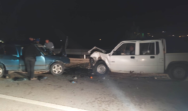 Mersin’de kamyonet ile otomobil çarpıştı: 7 yaralı