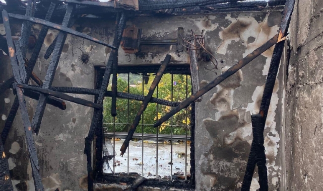 Muğla'da 3 yaşındaki çocuk çakmakla oynarken evi yaktı