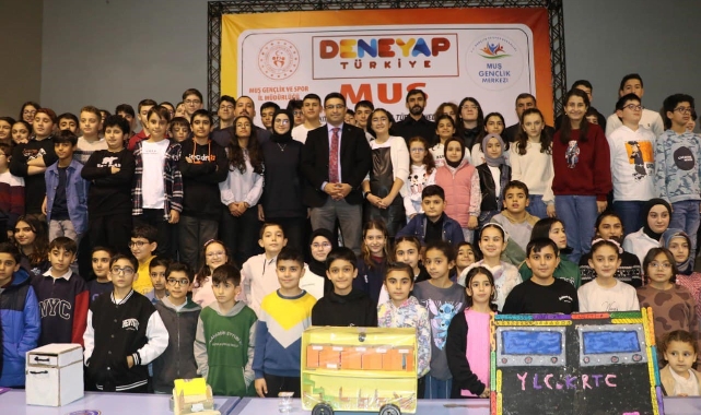 Muş'ta Deneyap Atölyesi öğrencileri şenlikte projelerini sergiledi
