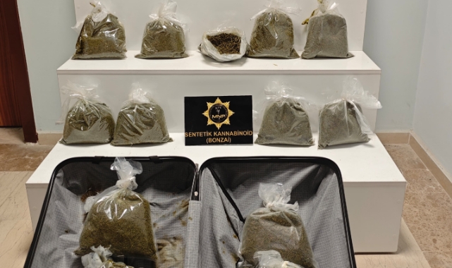 Muş'ta otobüs bagajında 16 kilo 400 gram sentetik kannabinoid ele geçirildi