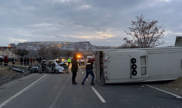 Nevşehir'de otomobil ile öğrenci servisi çarpıştı! 24 yaralı