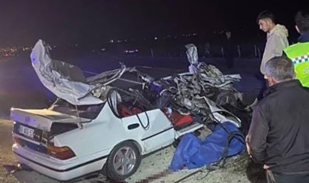 Osmaniye'de otomobil traktöre arkadan çarptı: 1 ölü, 2 yaralı