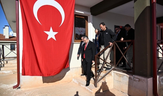 Osmaniye’de yapımı tamamlanan 20 köy evinin anahtarı teslim edildi