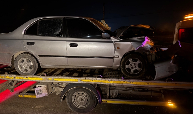 Otomobilin tıra arkadan çarptığı kazada 7 kişi yaralandı