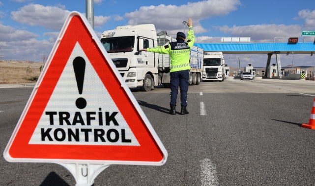 Otoyollar hem havadan hem de karadan jandarmaya emanet