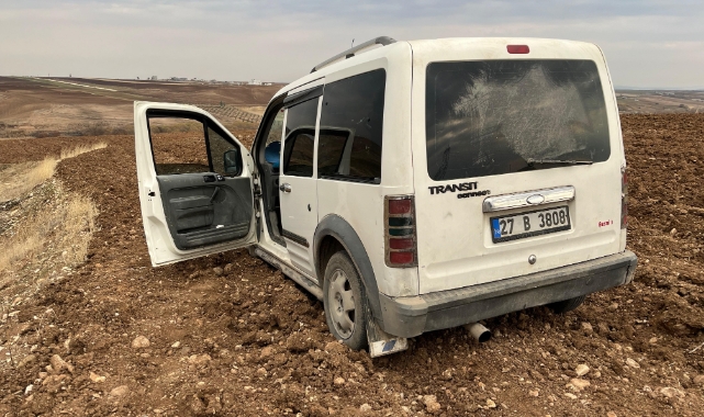 Polis ekiplerinin kovaladığı sürücü aracını bırakarak kaçtı