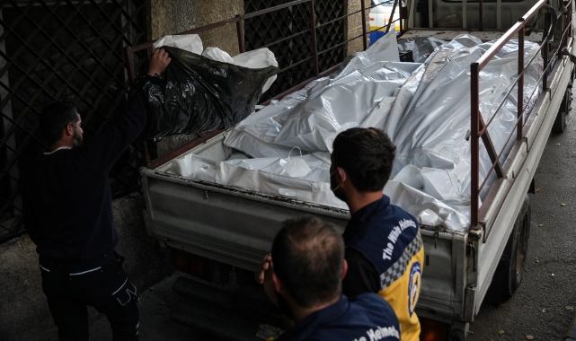 Şam’da toplu mezarlardan çıkarılan sahipsiz cenazeler defnediliyor