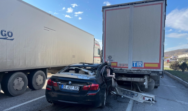Samsun'da feci kaza! TIR'ın altına girdi