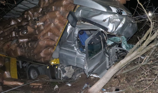 Samsun'da yoldan çıkan tır uçuruma yuvarlandı