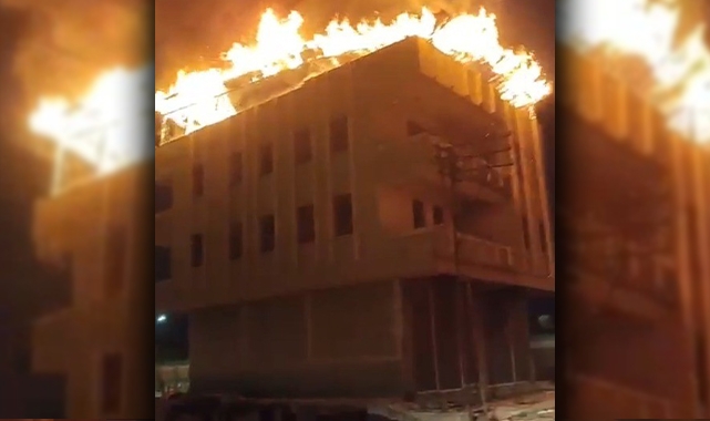 Şanlıurfa’da yangın geceyi aydınlattı