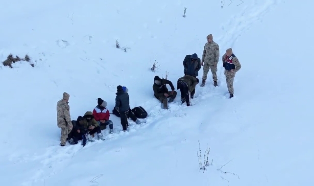 Sosyal medya paylaşımından yola çıkan ekipler Erzurum’da kaçak göçmenleri yakaladı