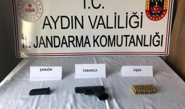 Şüphe üzerine durdurulan araçta silah ele geçirildi