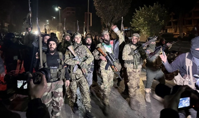 Suriye'deki 61 yıllık rejim çöktü! Beşar Esad Şam'ı terk etti
