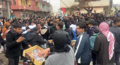 Suriye sınırında Esed rejiminin çöküşü kutlanıyor
