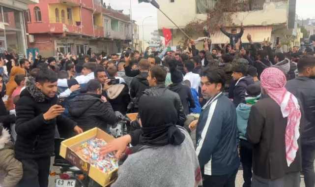 Suriye sınırında Esed rejiminin çöküşü kutlanıyor