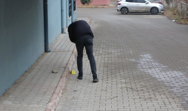 Tartışı kişiyi başından vurdu!