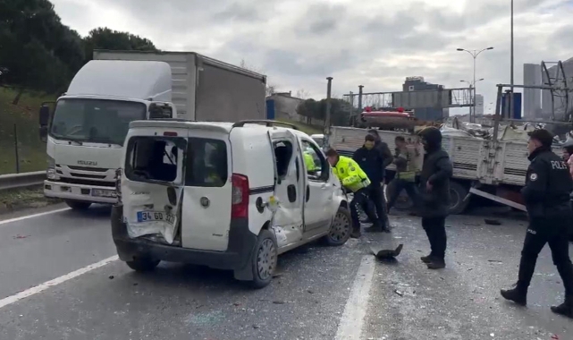TEM'de 6 araçlı zincirleme kaza: 8 yaralı