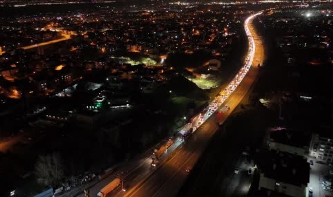 TEM Otoyolu'nda 4 araçlı zincirleme trafik kazası: 2 yaralı
