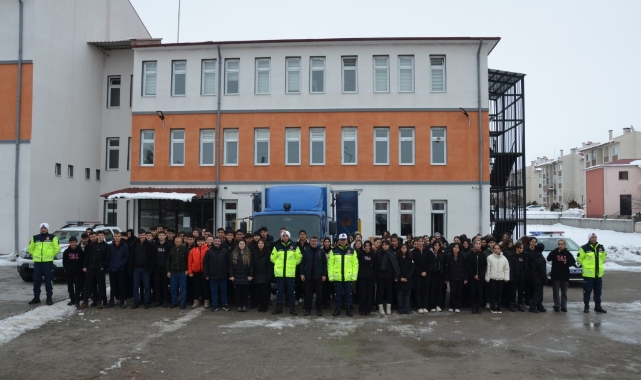 Tercan'da emniyet kemerinin önemi için eğitim verildi