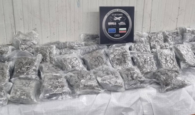 Türkiye sınırında binlerce dolarlık uyuşturucu yakalandı
