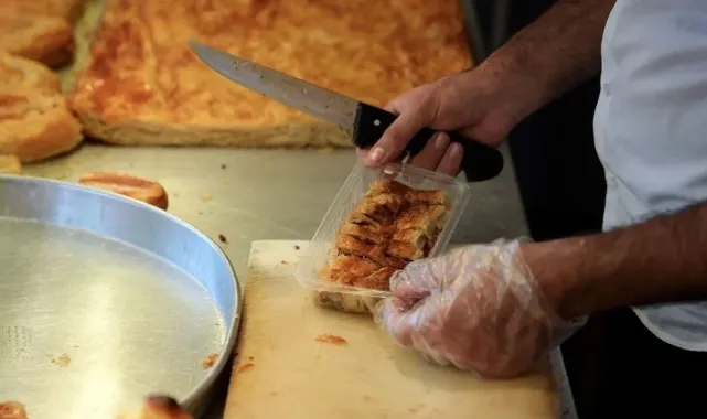 Ünlü börekçide sakatat ve tek tırnaklı et tespit edildi