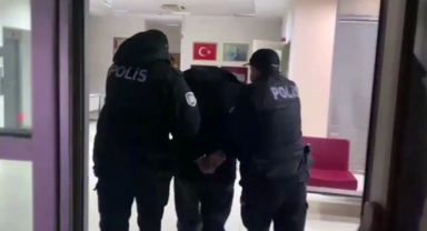 Uyuşturucuyu aracın paspasının altına zulalamışlar!