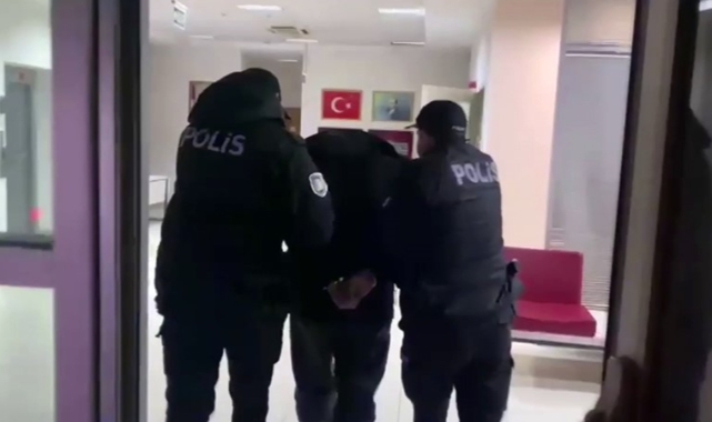 Uyuşturucuyu aracın paspasının altına zulalamışlar!