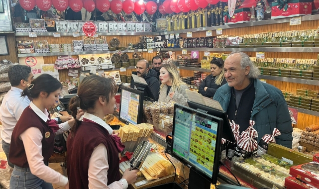 Yeni yıl öncesi kuruyemişçilerde yoğunluk yaşandı