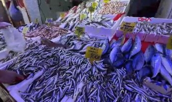 Yılbaşı indirimi balık tezgahlarına yansıdı