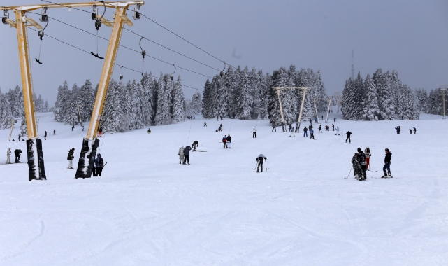 Yılbaşı öncesi Uludağ'da pistler doldu taştı
