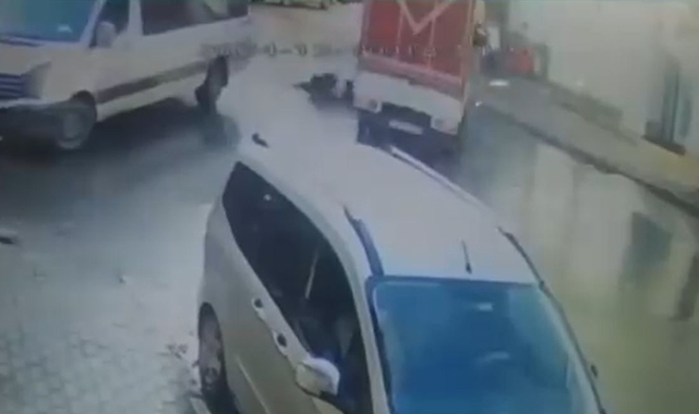 Yolun karşısına geçmeye çalışan yayaya kamyon çarptı