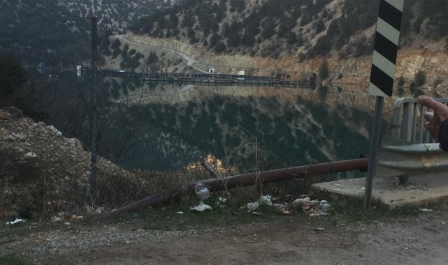 Adana'da baraja düşen otomobilin sürücüsü kayboldu