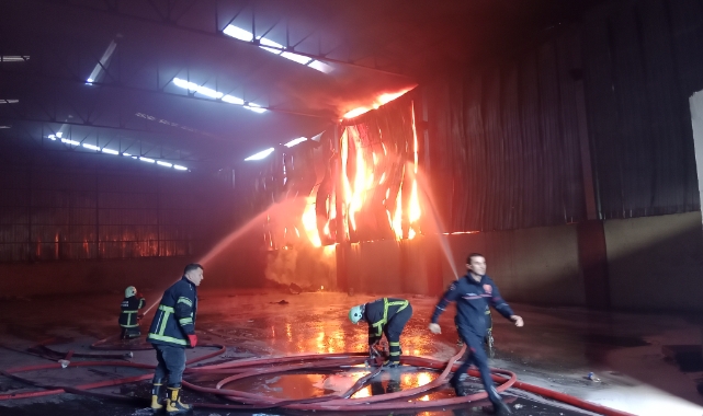 Adana’da geri dönüşüm fabrikasında yangın