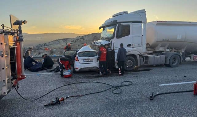 Adıyaman'da otomobil ile yakıt tankeri çarpıştı: 4 ölü, 3 yaralı