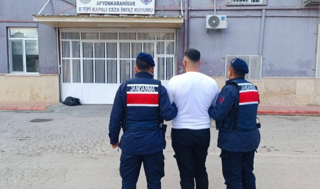 Afyonkarahisar’da aranan şahıs jandarmanın takibiyle yakalandı