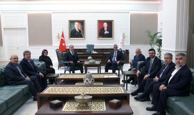 AK Parti heyeti Sağlık Bakanı'nı ziyaret etti