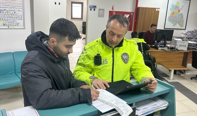 Akrobatik hareketlerini sosyal medyada paylaşan motosiklet sürücünün ehliyetine el konuldu