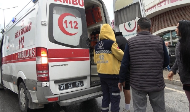 Alanya'da motosiklet ile otomobil çarpıştı:1 yaralı