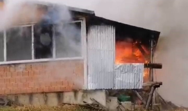 Alevlere teslim olan prefabrik ev kullanılamaz hale geldi
