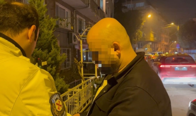 Alkolmetreyi üflemedi, gazetecinin üzerine yürüyerek hakaret ve tehdit etti
