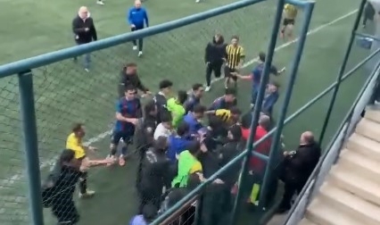 Amatör maçta ortalık bir anda karıştı