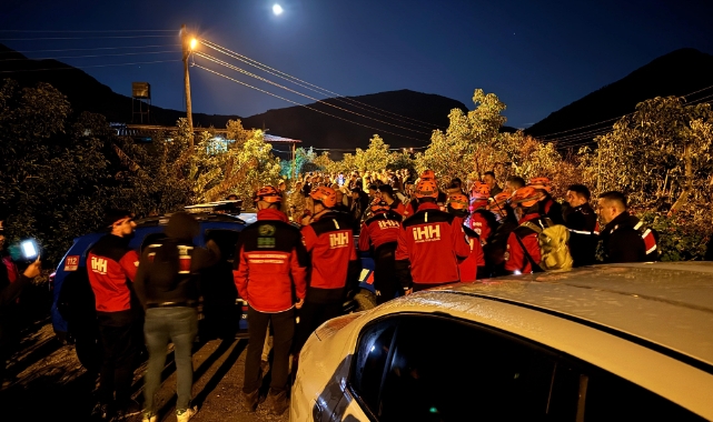 Antalya'da ekipler kaybolan çocuk için seferber oldu!