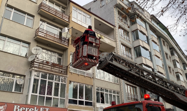 Apartman dairesinde ateş açan şahıs hareketli dakikalara neden oldu