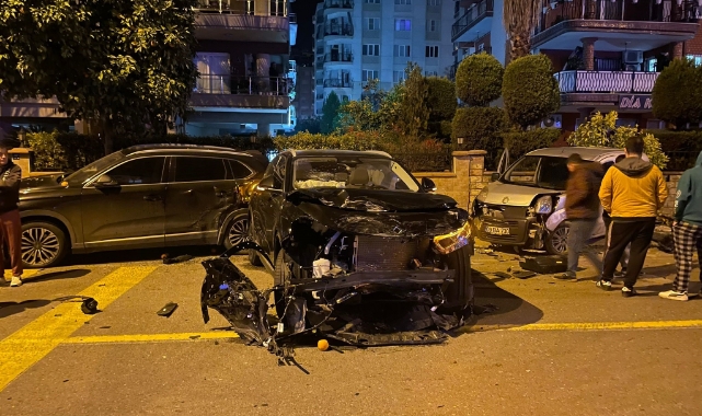 Aydın'da seyir halindeyken araca çarpıp kaçtı, ortalık savaş alanına döndü
