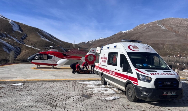 Bahçesaray'da hamile kadın, ambulans helikopterle Van’a sevk edildi