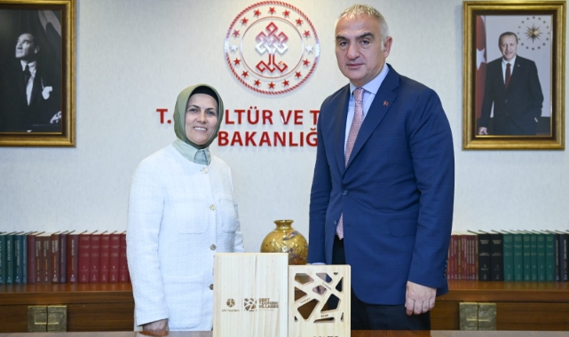 Bakan Ersoy'dan Ormana Köyü'ne ödül takdimi
