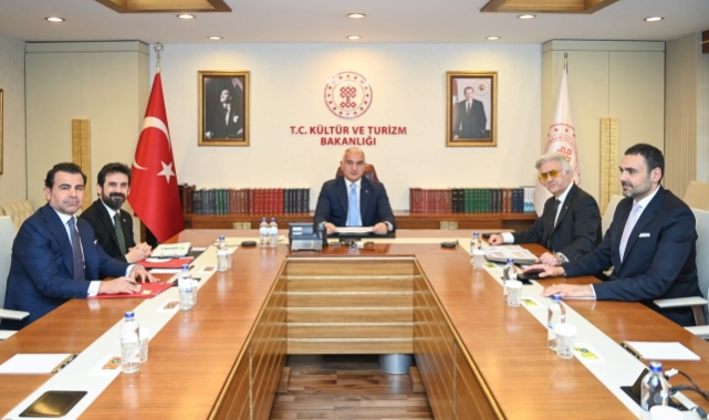 Bakan Ersoy Devlet Tiyatroları Genel Müdür'ü ile görüştü